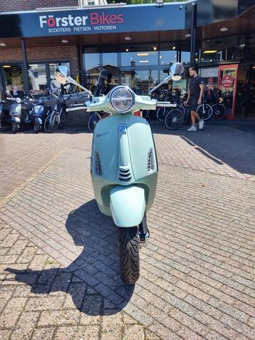 Vespa Primavera Elettrica 45km Van5459,- Voor4799,- beschikbaar voor biedingen