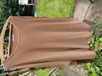 Gouden shirt met boord mouw beschikbaar voor biedingen