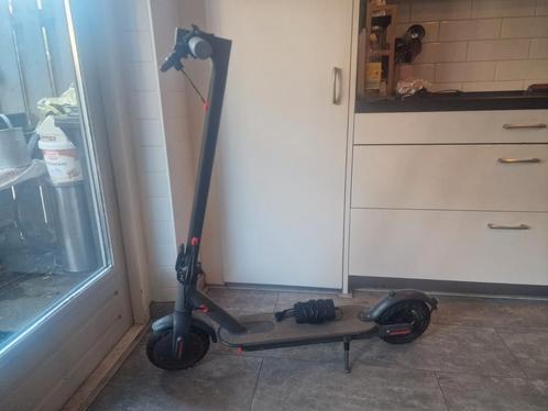 Step met Anti lek banden., Fietsen en Brommers, Steps, Zo goed als nieuw, Elektrische step (E-scooter), Ophalen of Verzenden