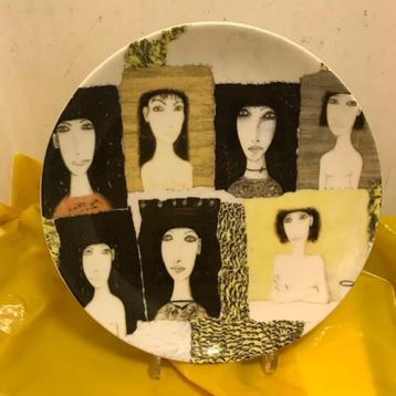 Porseleinen bord uit de serie 'Kunst op tafel' beschikbaar voor biedingen