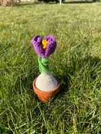 Gehaakte krokus bloembol in pot, amigurumi, lente decoratie, Ophalen of Verzenden, Nieuw, Haken
