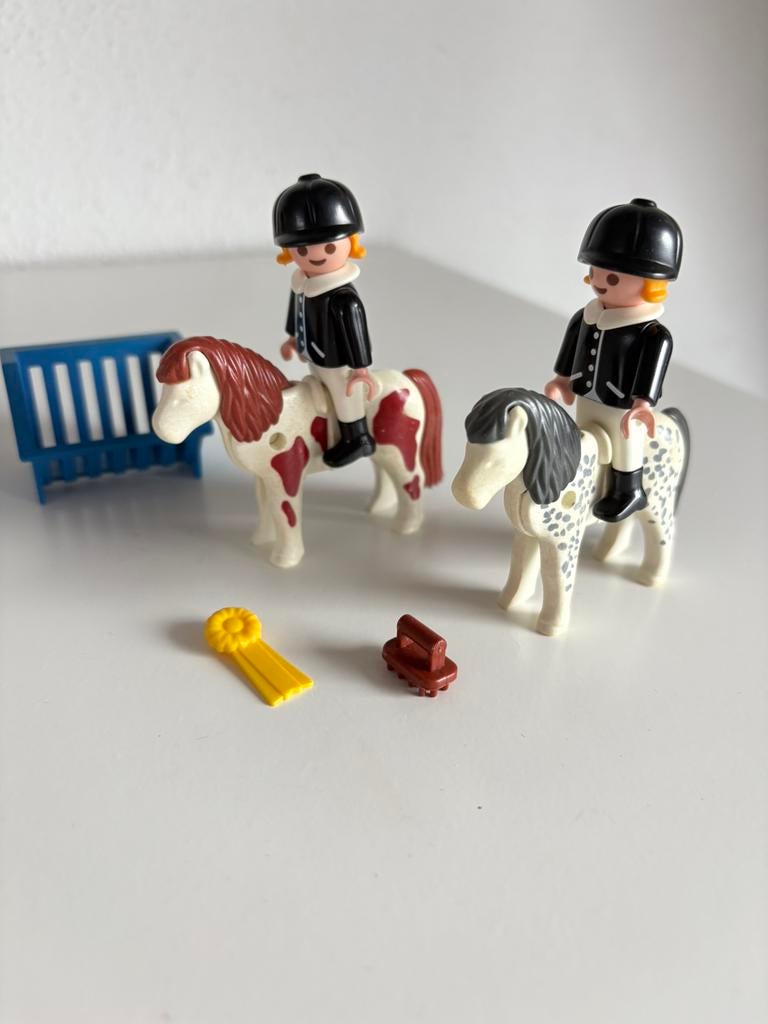Playmobiel ponies met ruif borstel en prijs, Ophalen of Verzenden, Zo goed als nieuw