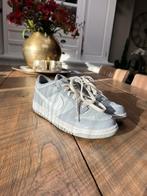 Nike dunk low, Kleding | Dames, Schoenen, Nike, Ophalen of Verzenden, Grijs, Sneakers of Gympen