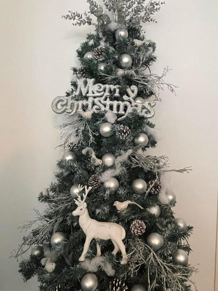 Kant en klaar Gedecoreerde kerstboom 1,50 hoog, Diversen, Kerst, Zo goed als nieuw, Ophalen