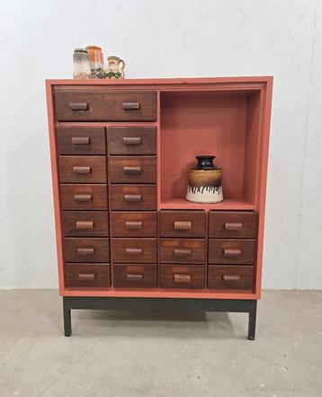Vintage ladenkastje in een nieuw (Little Greene) jasje! beschikbaar voor biedingen