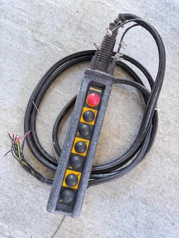 Demag DST 7 knoppenkast, izgst. 2 st. beschikbaar. beschikbaar voor biedingen