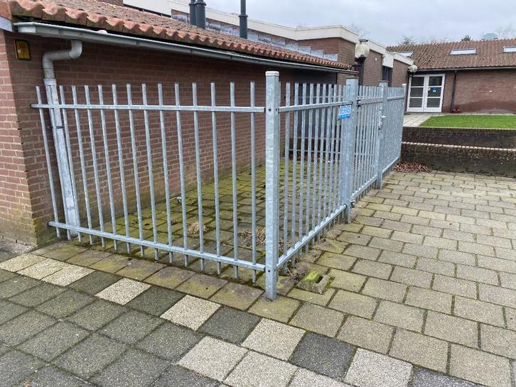 Hekwerk met brede looppoort 15/m¹, Tuin en Terras, Tuinhekken en Hekwerk, Gebruikt, Spijlenhekwerk, IJzer, Met poort, Ophalen