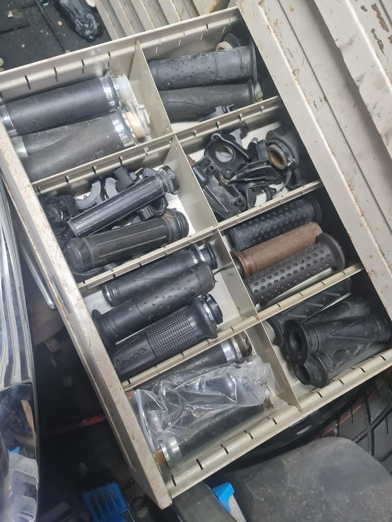 Piaggio Onderdelen: Remgreep, Spiegelhouder, Handvatten, Fietsen en Brommers, Brommeronderdelen | Scooters, Gebruikt, Piaggio