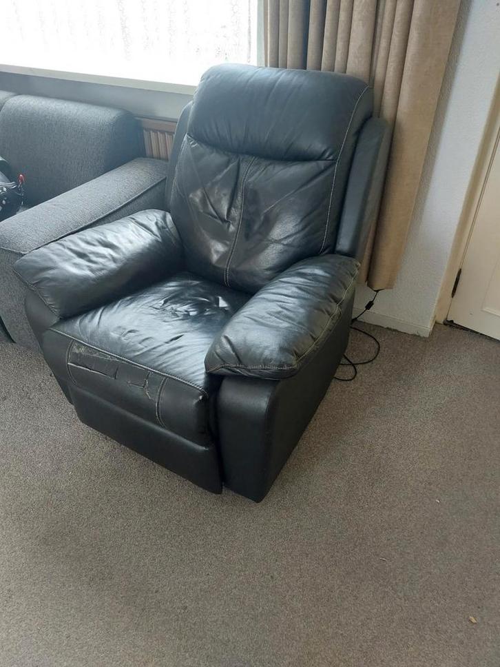 Elektrische leren relaxstoel, Huis en Inrichting, Fauteuils, Gebruikt, Leer, 75 tot 100 cm, 75 tot 100 cm, Ophalen