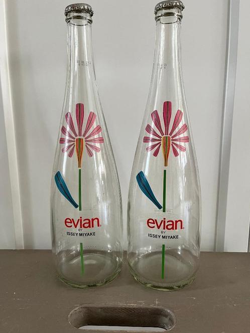 2x Evian Limited Edition fles Issey Miyake (Prijs per stuk), Verzamelen, Merken en Reclamevoorwerpen, Ophalen of Verzenden
