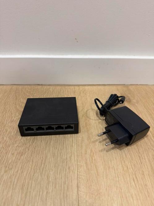 2 x TP‑Link LiteWave LS1005G gigabit‑switch – 5 poorts, Computers en Software, Netwerk switches, Gebruikt, Ophalen of Verzenden