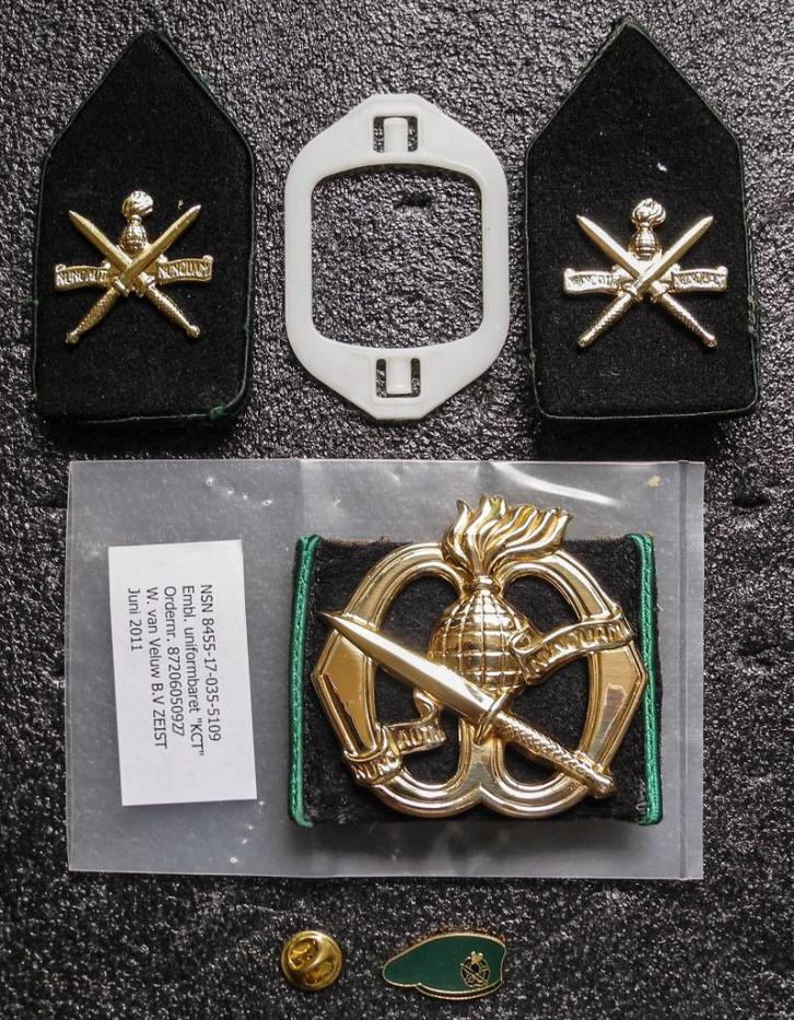 Korps Commando Troepen Setje 2, Verzamelen, Militaria | Algemeen, Landmacht, Embleem of Badge, Nederland, Verzenden