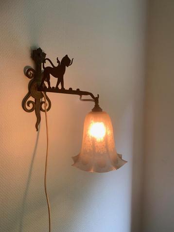 Leeuwinnenlampje (koper en gegraveerd glas) beschikbaar voor biedingen