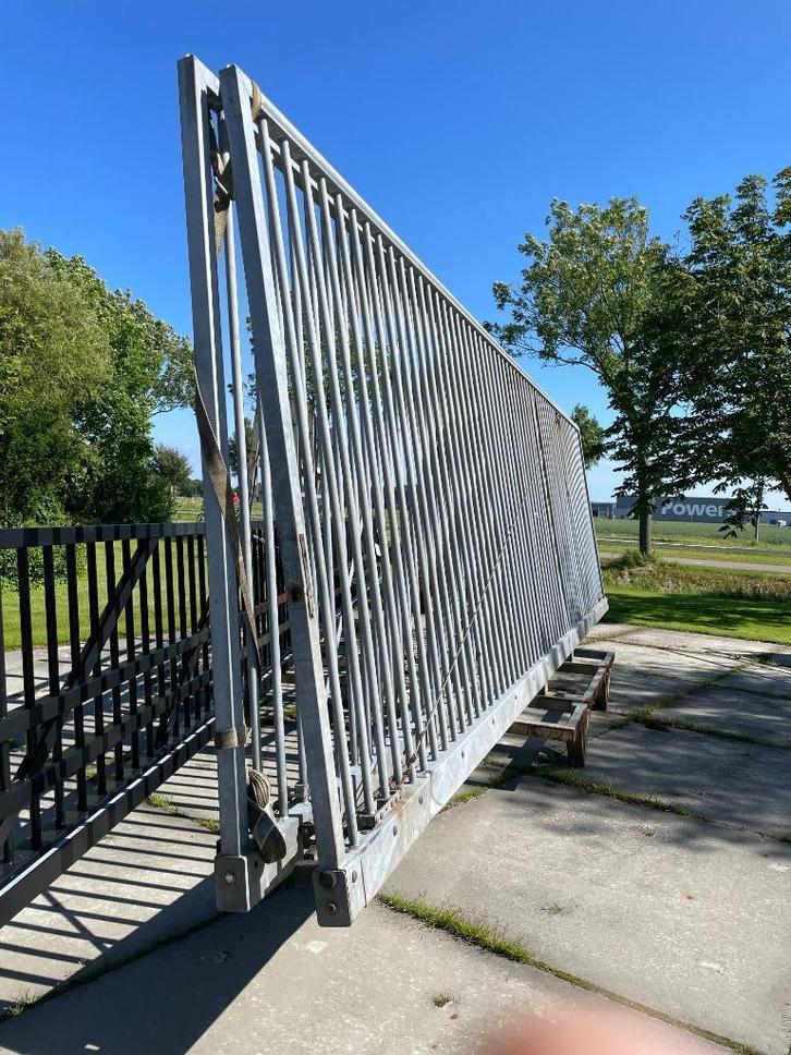 Schuifpoort groot 2 delen ieder 8.5 mtr, Tuin en Terras, Tuinpoorten, Gebruikt, Schuifpoort, 150 tot 200 cm, 200 cm of meer, Ophalen