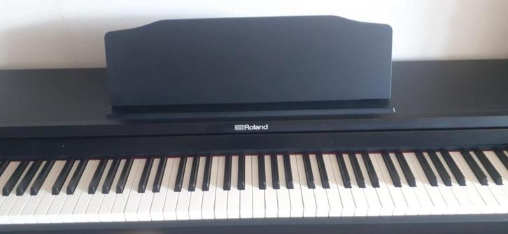 Elektrische piano Roland, Muziek en Instrumenten, Piano's, Gebruikt, Piano, Zwart, Ophalen