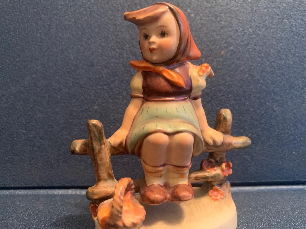 Fraai oud M.J Hummel beeldje Mutters Liebe  uit 1938, Verzamelen, Beelden en Beeldjes, Ophalen of Verzenden, Zo goed als nieuw