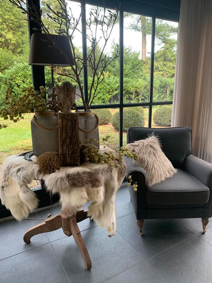 Landelijke grote oude wijntafel Peeperkorn., Huis en Inrichting, Tafels | Sidetables, 50 tot 75 cm, Rond, Ophalen