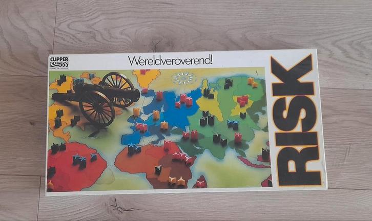 Risk - Klassieker uit 1982 - Perfecte Staat!, Hobby en Vrije tijd, Gezelschapsspellen | Bordspellen, Zo goed als nieuw, Drie of vier spelers
