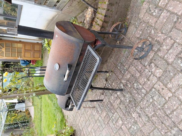 Smoke bbq, houtskool, Tuin en Terras, Houtskoolbarbecues, Zo goed als nieuw, Ophalen