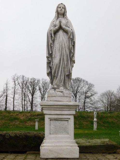 Groot Maria Beeld op Sokkel - 190 cm - Volledig Steen, Tuin en Terras, Tuinbeelden, Mensenbeeld, Steen, Ophalen of Verzenden