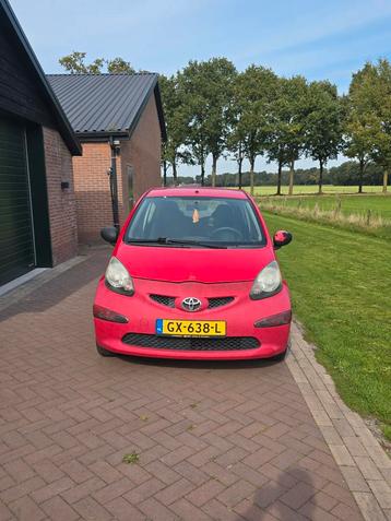 Toyota 2006 Rood 1jaar apk  beschikbaar voor biedingen