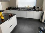 Grote Moderne mat witte keuken met schiereiland, Huis en Inrichting, Keuken | Complete keukens, Ophalen