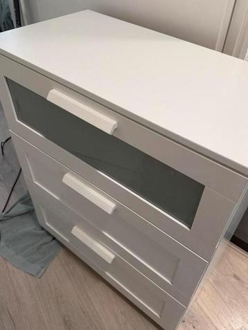 IKEA BRIMNES ladekast wit/matglas beschikbaar voor biedingen