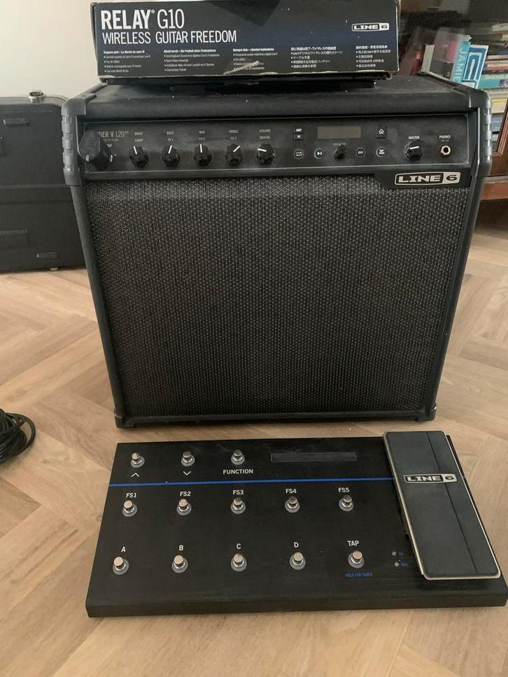 Line 6 Spider V120 + Floorboard + Renault G10 Draadloos, Muziek en Instrumenten, Versterkers | Bas en Gitaar, Gebruikt, Gitaar