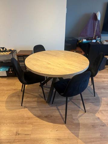 Tafel met 4 stoelen - Mooie set! beschikbaar voor biedingen