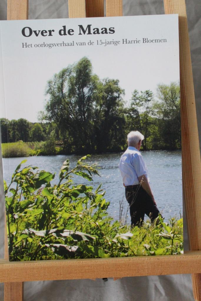 Over de Maas - Harrie Bloemen, Boeken, Overige Boeken, Zo goed als nieuw, Ophalen