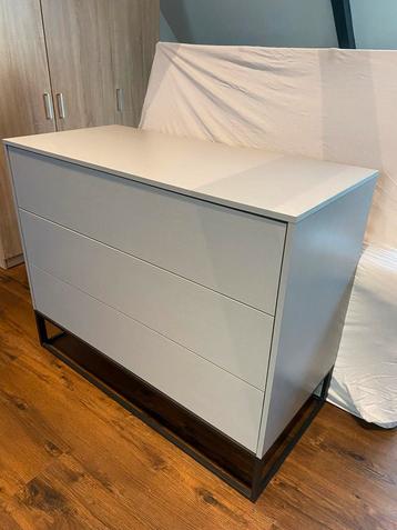 Cabino Dayley commode en wandplank beschikbaar voor biedingen