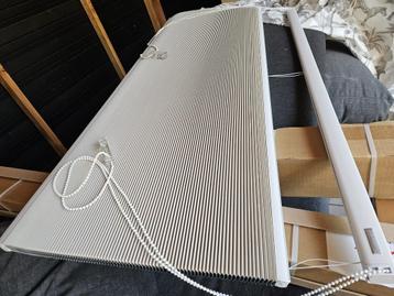 verduisterend plisse gordijn taupe 108,5 breed x 150 hoog. beschikbaar voor biedingen