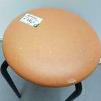 1x Degelijke oranje skai lederen kruk met metalen poten, Huis en Inrichting, Barkrukken, 5 krukken of meer, Ophalen, 60 tot 90 cm