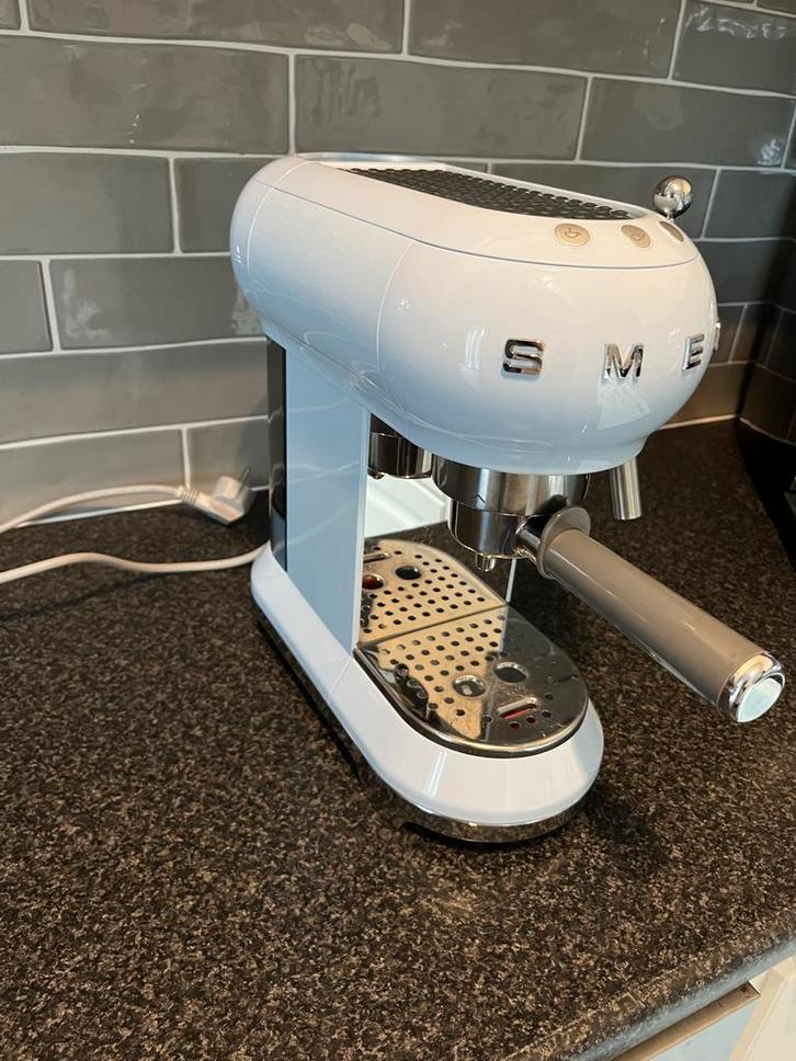Smeg Espressomachine - Pastelblauw, Witgoed en Apparatuur, Koffiezetapparaten, Gebruikt, Gemalen koffie, Espresso apparaat, 1 kopje