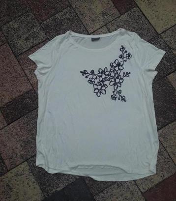 T-shirt met borduursel  beschikbaar voor biedingen