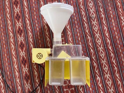 Te koop: Kaf O Matic – Kafmolen / zaadkuiser / zaadblazer, Dieren en Toebehoren, Vogels | Toebehoren, Gebruikt, Overige typen