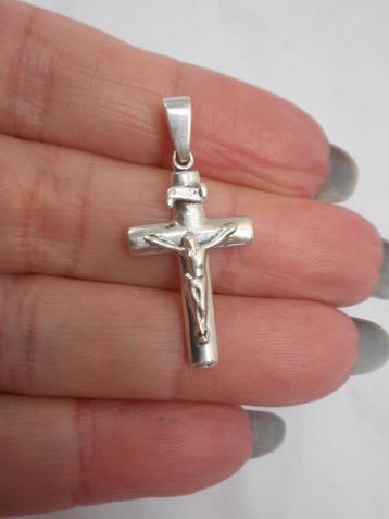 Zilveren kruis hanger met Jezus nr.124 beschikbaar voor biedingen