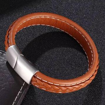 Bruine Leren Heren Armband Met Magneet Sluiting beschikbaar voor biedingen