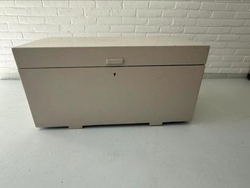 Mooie opbergkist. Oude legerkist B:85,5xH:44xD:45cm beschikbaar voor biedingen
