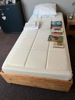1 persoons bed met goed matras, Huis en Inrichting, Slaapkamer | Bedden, Ophalen, Hout, Zo goed als nieuw, 80 cm