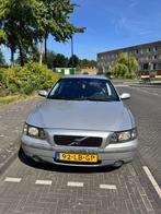 Nette Volvo S60 2.4 140PK 2002 Grijs CRUISE APK LEER AIRCO, Voorwielaandrijving, 74 €/maand, S60, Particulier