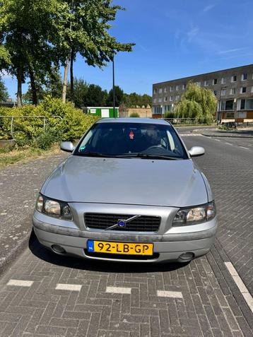 Nette Volvo S60 2.4 140PK 2002 Grijs CRUISE APK LEER AIRCO beschikbaar voor biedingen