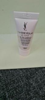 Yves Saint Laurent ysl touch eclat le teint foundation BD40, Ophalen of Verzenden, Nieuw, Gehele gezicht