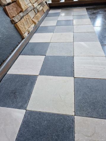ESTRIKKEN NATUURSTEEN, DIVERSE KLEUREN 20X20CM beschikbaar voor biedingen
