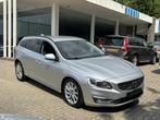 Volvo V60 2.0 T5 245pk Aut8 Xenon Standkachel (bj 2015), Auto's, Volvo, Gebruikt, 4 cilinders, 245 pk, Grijs