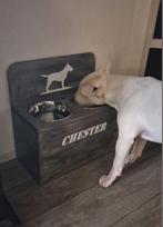 Voer drinkbakstandaard, met achterwand van hout, Dieren en Toebehoren, Info@rwhoutidee.nl, Nieuw, Ophalen of Verzenden, RW Houtidee, houten handgemaakte huis tuin en cadeau artikelen