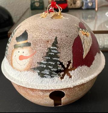 Metalen bal, 15 cm. Kerst beschikbaar voor biedingen