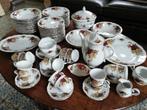 14 pers Eet- en koffie servies met prachtig rozen decor, Huis en Inrichting, Keuken | Servies, Compleet servies, Zo goed als nieuw