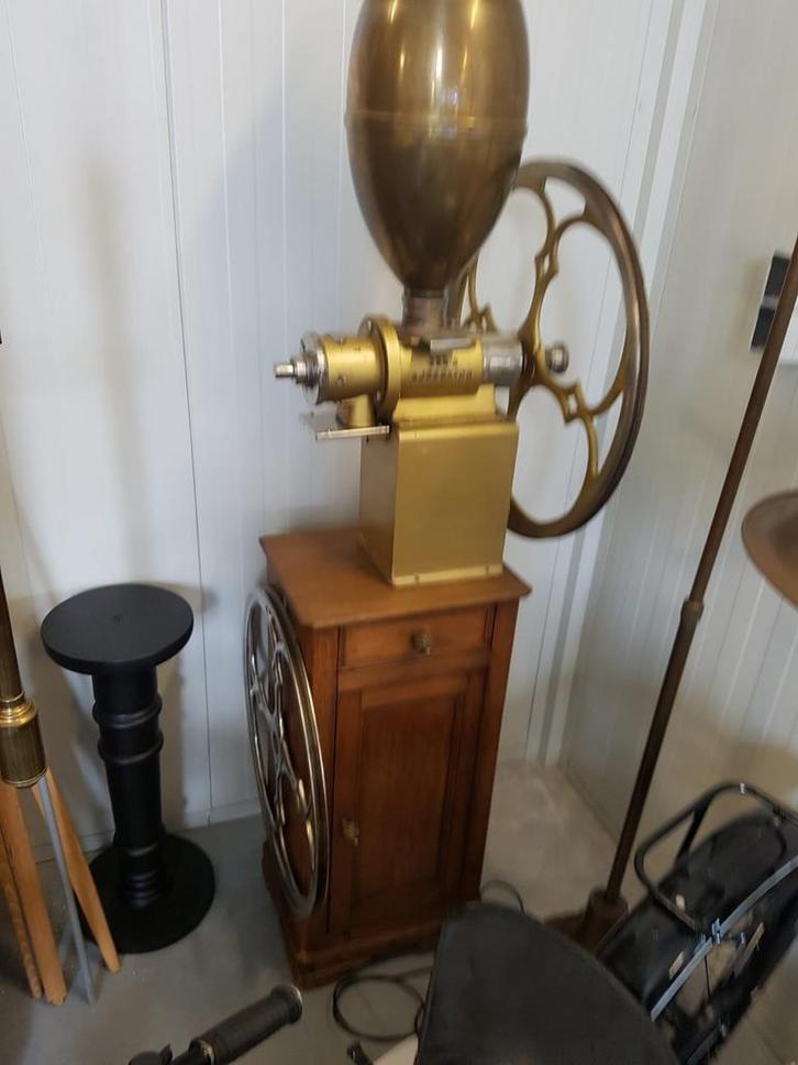 Antiek riem aangedreven Zweedse koffiemolen ajco sator 500c, Antiek en Kunst, Antiek | Gereedschap en Instrumenten, Ophalen