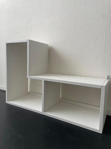 Design boekenkastje beschikbaar voor biedingen